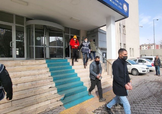 Kayseri Polisi Aranan Şahıslara Göz Açtırmıyor
