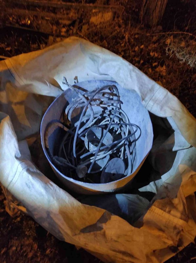 Hırsızlık Şüphelileri Suçüstü Yakalandı