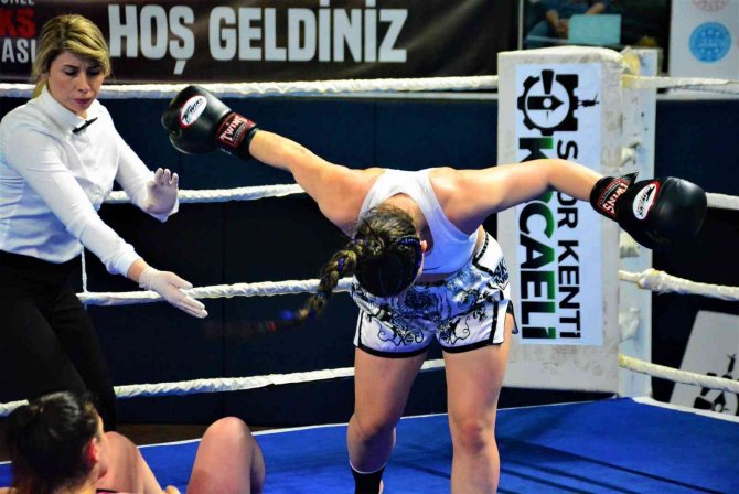 12 Yıl Ringlerde Dövüştü, Şimdi Hem Antrenörlük Hem Hakemlik Yapıyor