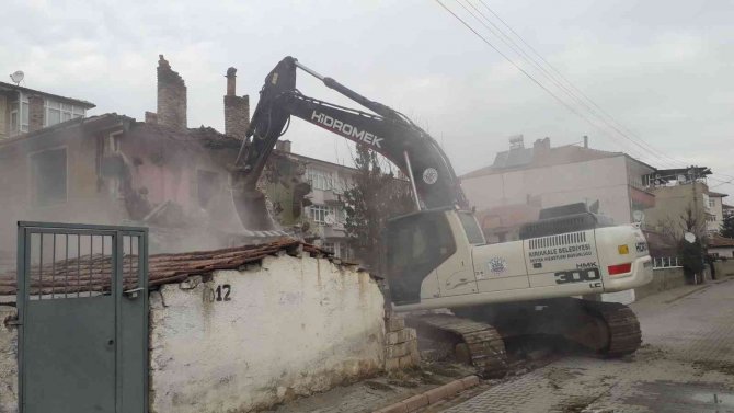 Kırıkkale’de Metruk Binalar Yıkılıyor