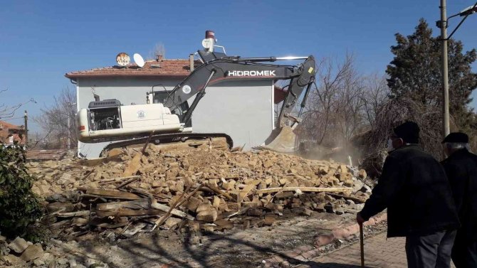 Kırıkkale’de Metruk Binalar Yıkılıyor