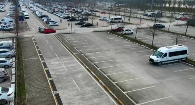 Otoparkta Kazaya Karışan Otomobilin Takla Atma Anı Kamerada