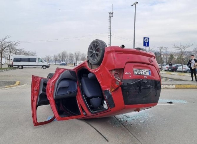 Otoparkta Kazaya Karışan Otomobil Takla Attı