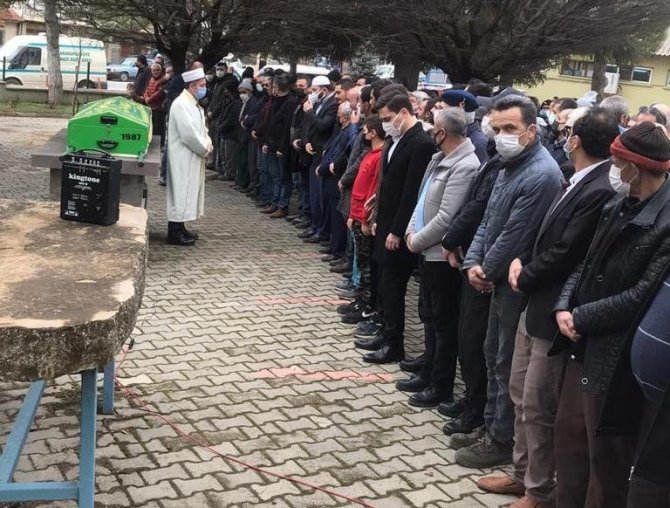 Bıçaklanarak Öldürülen İ̇yi̇ Parti Şaphane İ̇lçe Başkanı Toprağa Verildi