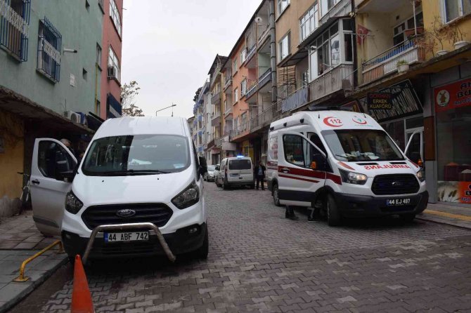 Kendisinden Haber Alınamayan Yaşlı Adam Küvette Ölü Bulundu