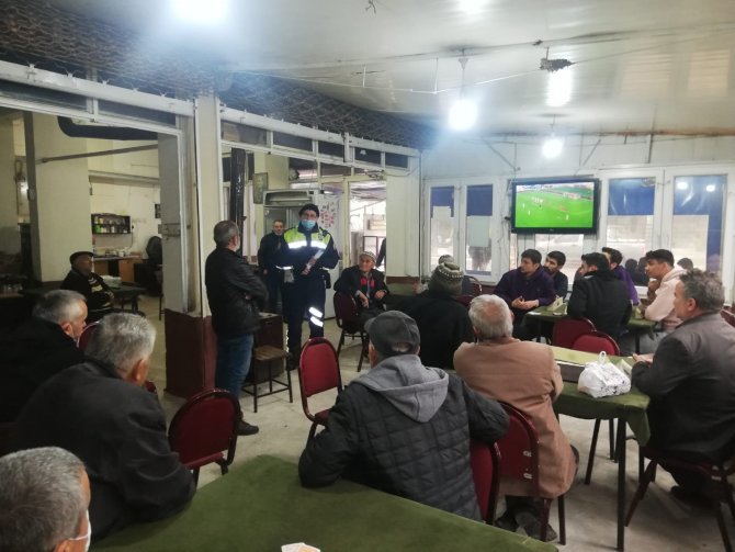 Kahvehanedeki Vatandaşlara Trafik Eğitimi Verildi