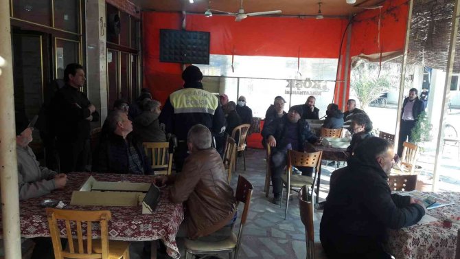 Kahvehanedeki Vatandaşlara Trafik Eğitimi Verildi