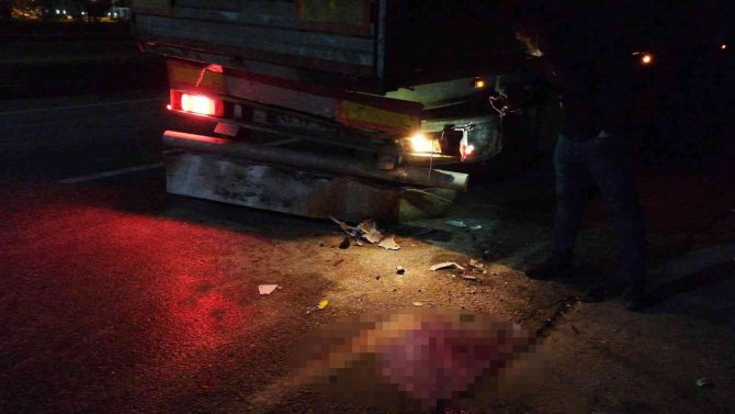 Tıra Arkadan Çarpan Motosiklet Sürücüsü Hayatını Kaybetti