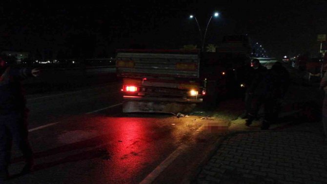 Tıra Arkadan Çarpan Motosiklet Sürücüsü Hayatını Kaybetti