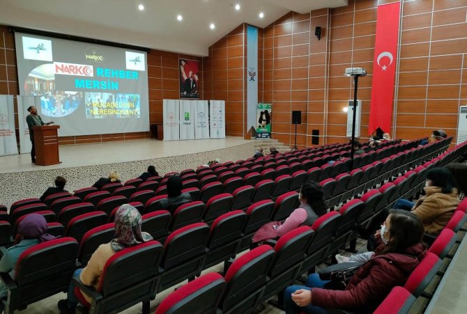Mersin’de ’En İ̇yi Narkotik Polisi Anne’ Eğitimleri Sürüyor