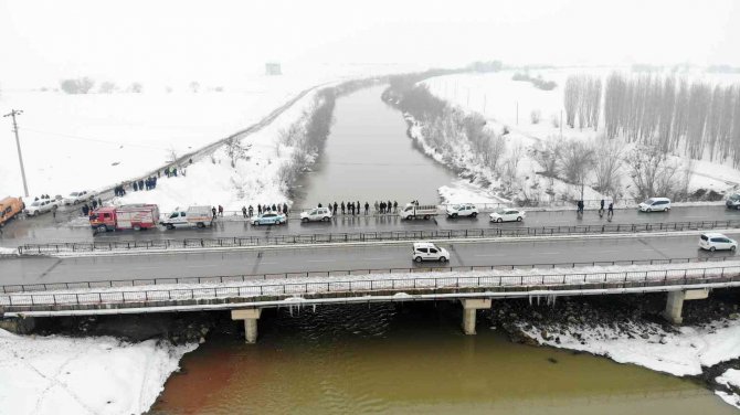 Muş’ta Nehre Düşen Genç Kızı Arama Çalışmaları Devam Ediyor