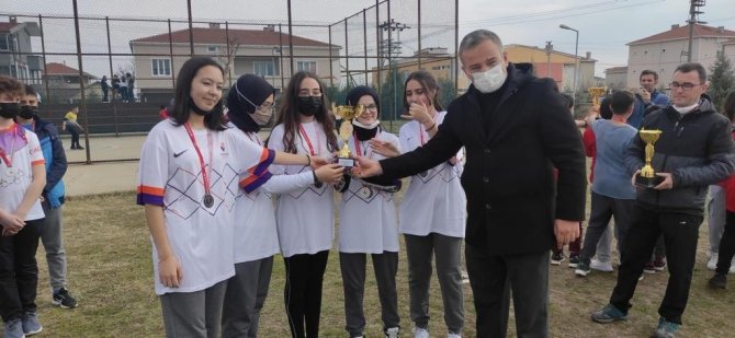 Madalya Ve Kupalar Sahiplerini Buldu