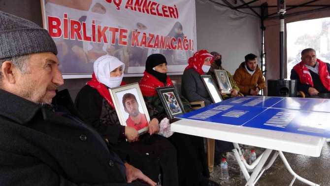 2 Teröristin Pkk’dan Kaçarak Teslim Olması Muşlu Anneleri Sevindirdi