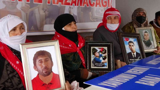 2 Teröristin Pkk’dan Kaçarak Teslim Olması Muşlu Anneleri Sevindirdi