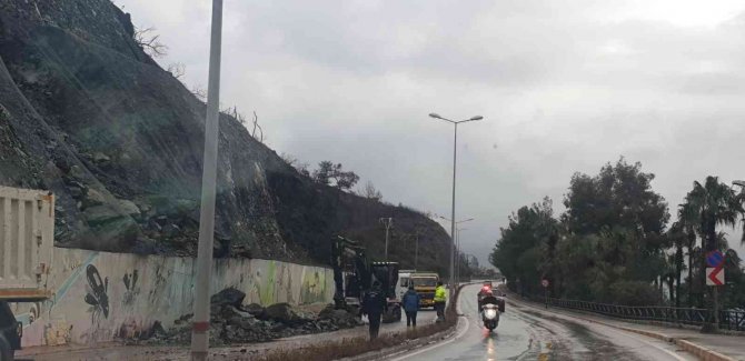 Marmaris’te Sağanak Yağış Aralıklarla Devam Ediyor