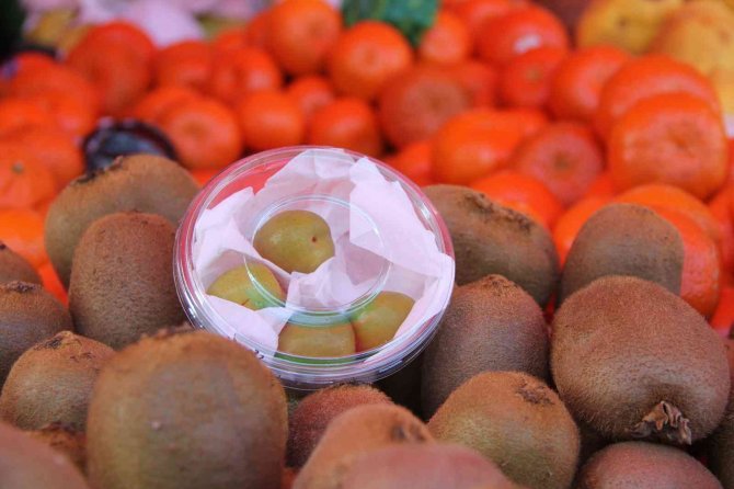 4 Tanesi 50 Tl’den Satılan Erik Hamilelerin İlgi Odağı