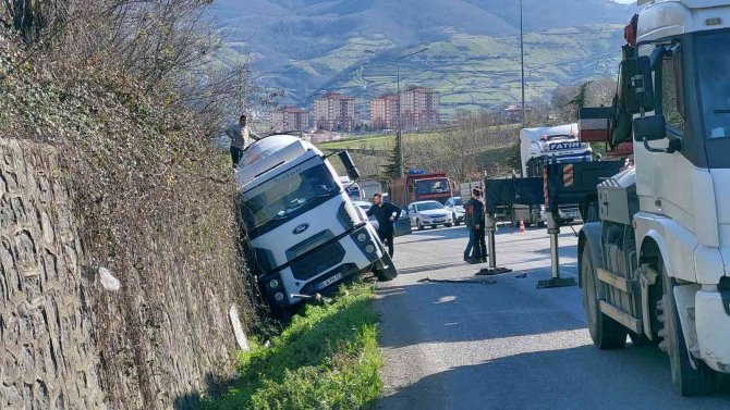 Samsun’da Beton Mikseri Yoldan Çıktı