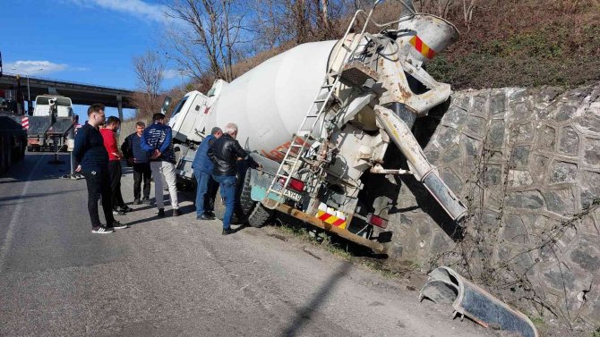Samsun’da Beton Mikseri Yoldan Çıktı