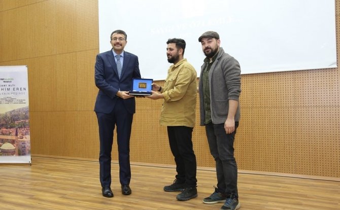 Simav’da “Cami Altı-hayallerin Peşinde” Belgeseli Gösterime Sunuldu