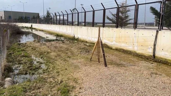 Sinoplu Çiftçi Havalimanının Çevresine Yapılan İstinat Duvarından Şikayetçi