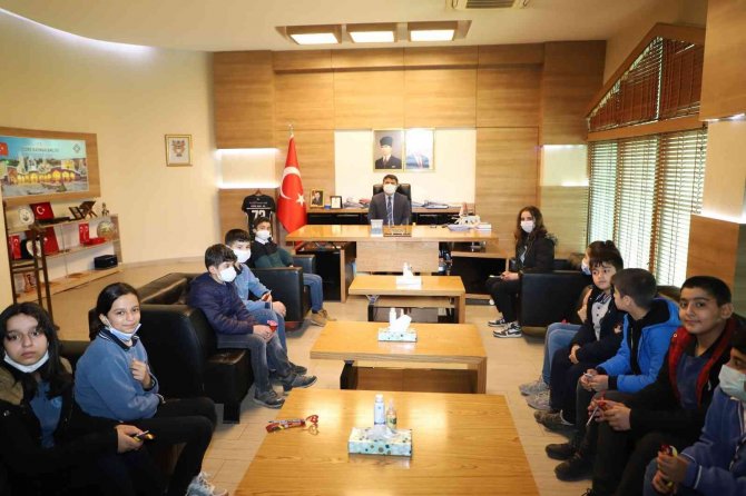 Kaymakam Tunç, Vergi Haftası’nda Öğrencilerle Bir Araya Geldi