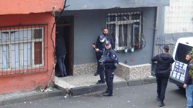 Şişli’de Komşuyu Rehin Alan Silahlı Saldırgan Özel Harekat Polislerince Böyle Etkisiz Hale Getirildi