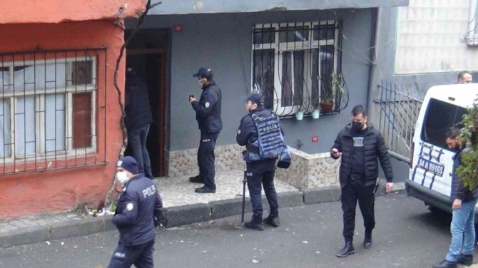 Şişli’de Komşuyu Rehin Alan Silahlı Saldırgan Özel Harekat Polislerince Böyle Etkisiz Hale Getirildi