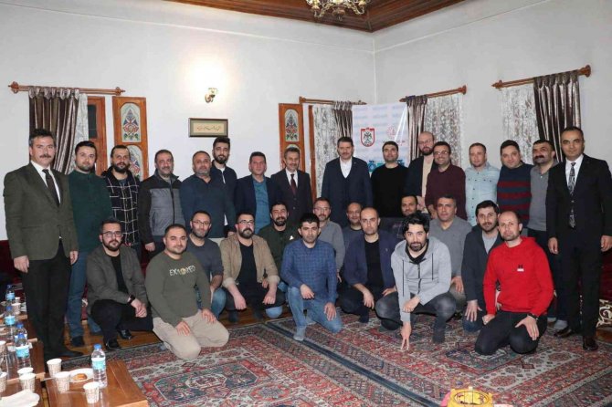 Vali Ayhan’dan Öğretmenlerle Teşekkür