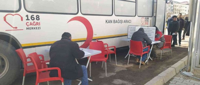 Gürün’de Kızılay’a Kan Bağışı