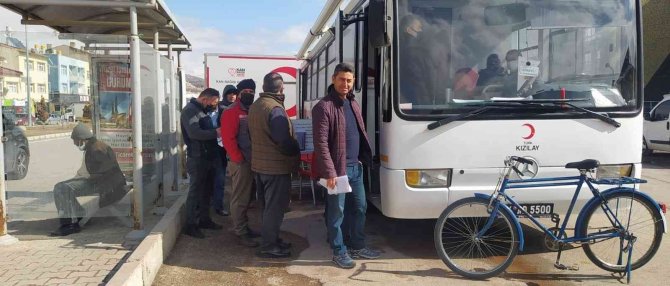 Gürün’de Kızılay’a Kan Bağışı