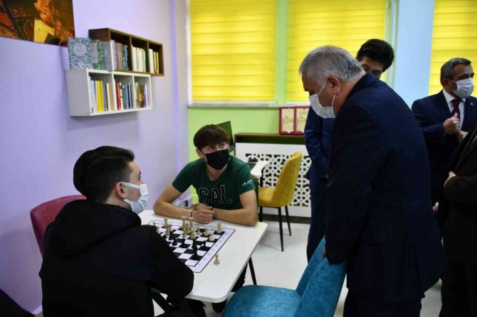 Çorlu Lisesi’nde "Z" Kütüphane Açıldı