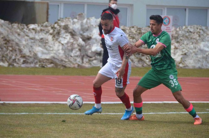 Tff 2. Lig: Isparta 32 Spor: 2- Uşakspor: 1