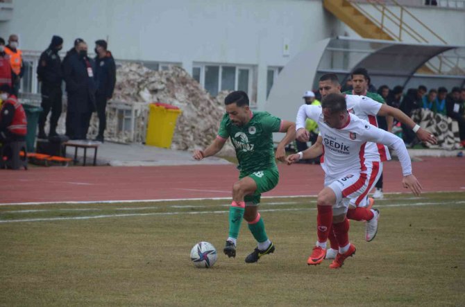 Tff 2. Lig: Isparta 32 Spor: 2- Uşakspor: 1