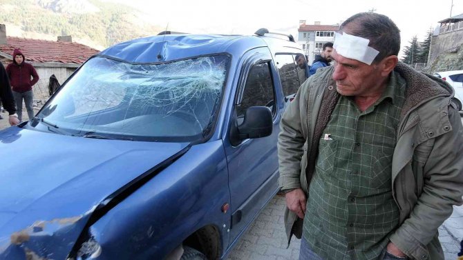 Fren Yerine Gaza Bastı, Yeni Aldığı Aracıyla Duvardan Uçtu
