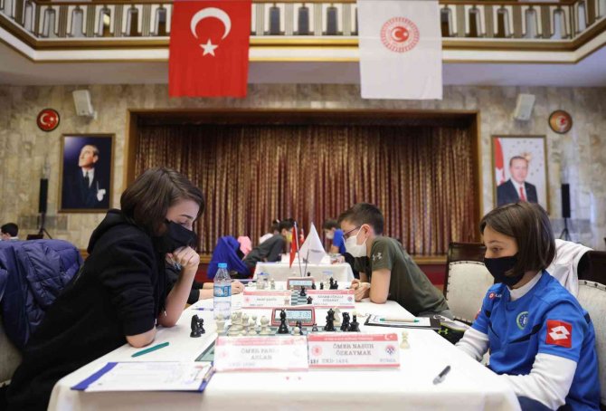 Satranç Turnuvası Şampiyonu Bursalı Yağız