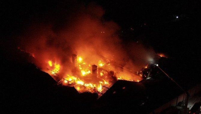 Tuzla’da Alevlere Teslim Olan Fabrika Havadan Görüntülendi