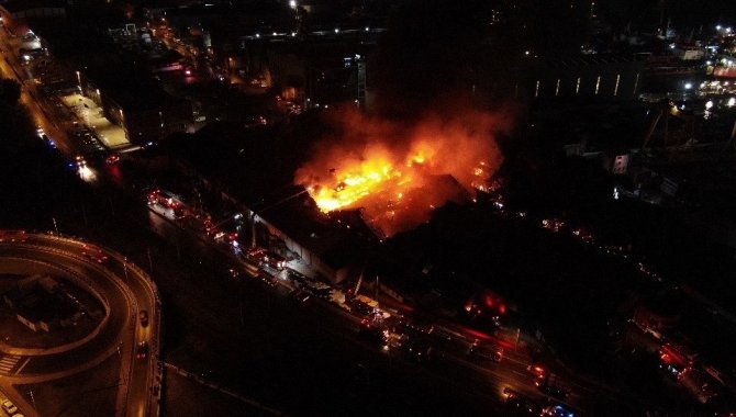 Tuzla’da Alevlere Teslim Olan Fabrika Havadan Görüntülendi