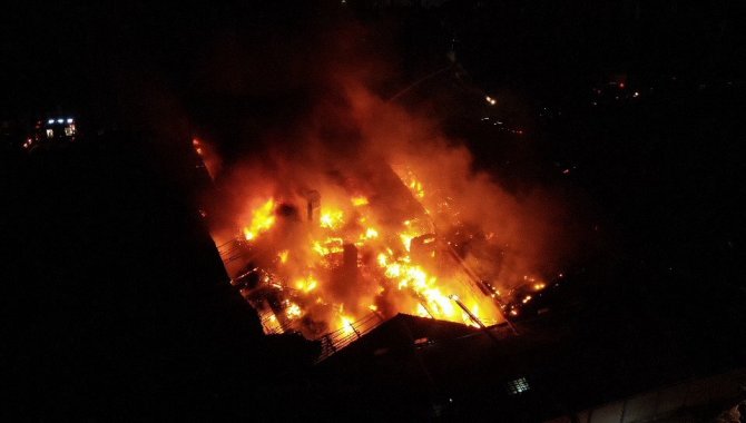 Tuzla’da Alevlere Teslim Olan Fabrika Havadan Görüntülendi