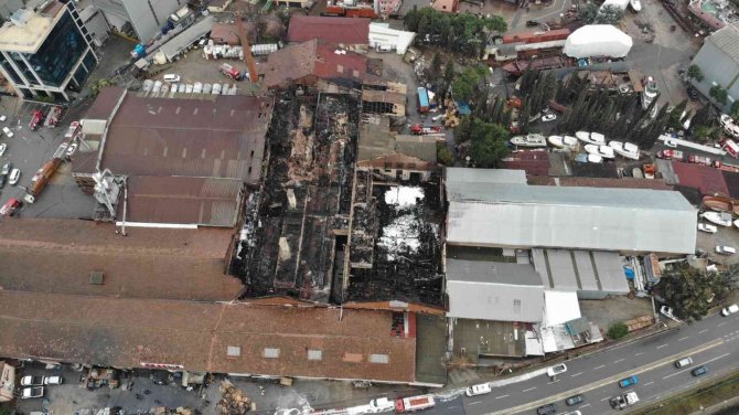 Tuzla’da Yangının Fabrikada Bıraktığı Hasar Gün Ağarınca Ortaya Çıktı