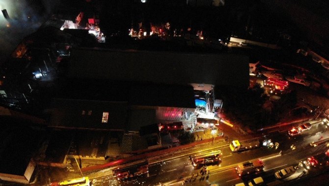 Tuzla’daki Fabrika Yangını 3 Buçuk Saatlik Çalışma İle Kontrol Altına Alındı