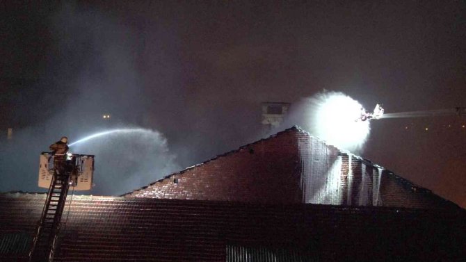 Tuzla’daki Fabrika Yangını 3 Buçuk Saatlik Çalışma İle Kontrol Altına Alındı