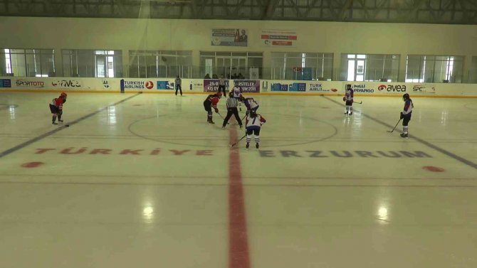 Uni̇li̇g Buz Hokeyi Türkiye Şampiyonası Erzurum’da Başladı