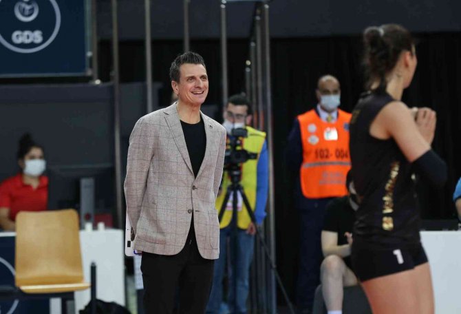 Vakıfbank Erteleme Maçında Set Vermedi