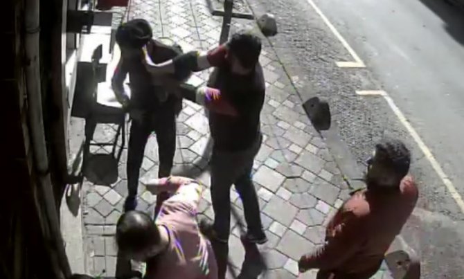 Zeytinburnu’nda Öldüresiye Dayak Kamerada