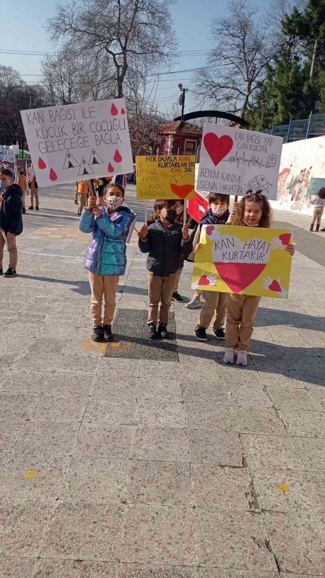 Öğrenciler Kan Bağışının Önemine Dikkat Çekti