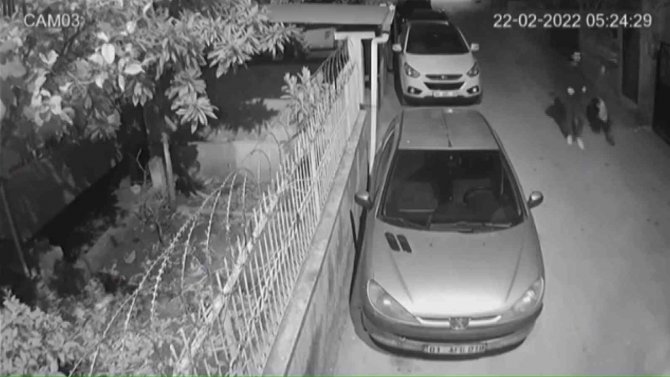 İ̇nternet Kablosu Hırsızları Kamerada