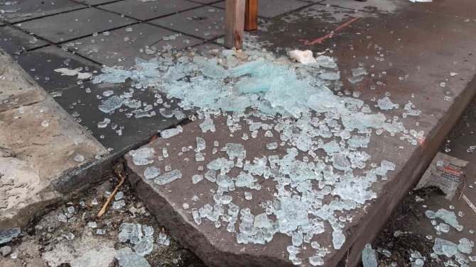Lokantada Yangın Tüpü Patladı, Müşteriler Panikle Kaçıştı