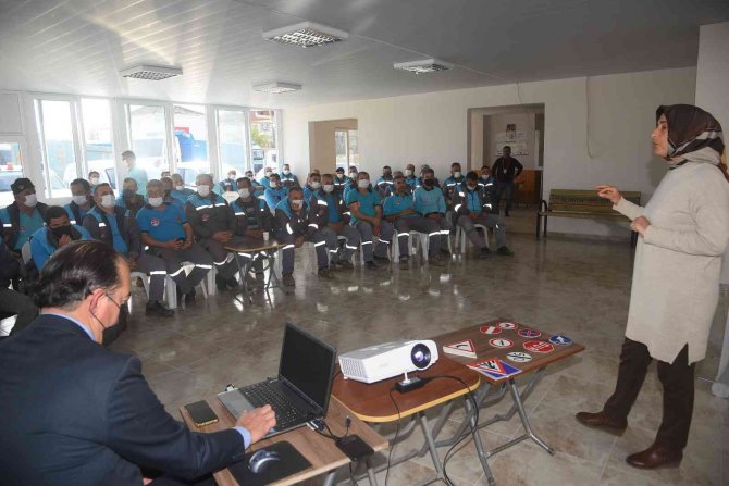 Alanya Belediyesi Operatörlerine Güvenli Sürüş Ve Zincir Takma Eğitimi