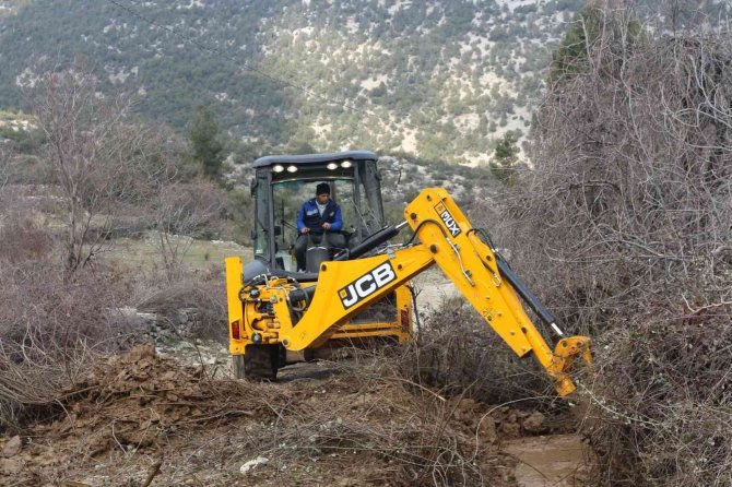 İ̇bradı’da İki Mahallede Yağmur Suyu Sorunu Çözüldü
