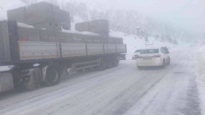 Antalya-konya Yolu Tır Geçişine Kapatıldı